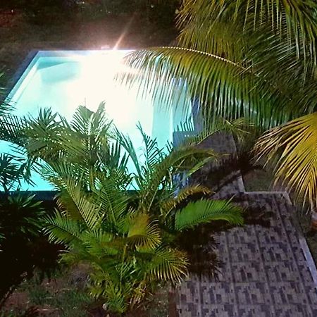 Aux Plaisirs De La Vie Chambre Chez L Habitant Flic-en-Flacq Kültér fotó