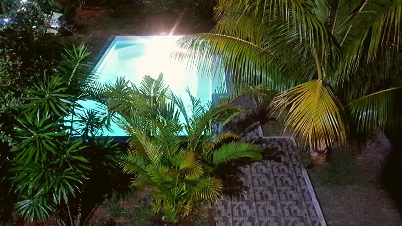Aux Plaisirs De La Vie Chambre Chez L Habitant Flic-en-Flacq Kültér fotó